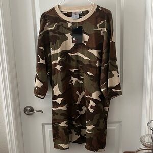 Victorious Camouflage Short Sleeve Shirt Unisex NWT SZ L